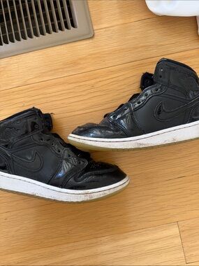 Nike Jordan’s kids size 4